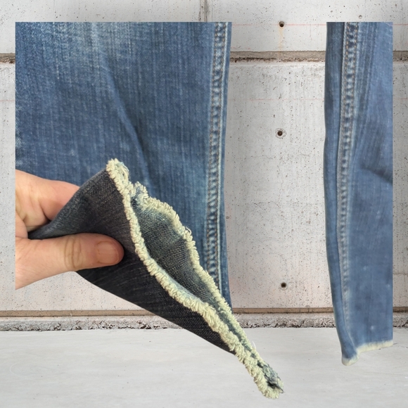 EUC Silver Girlfriend Distressed Raw Hem Jeans Size 16/L29 - Picture 4 of 8